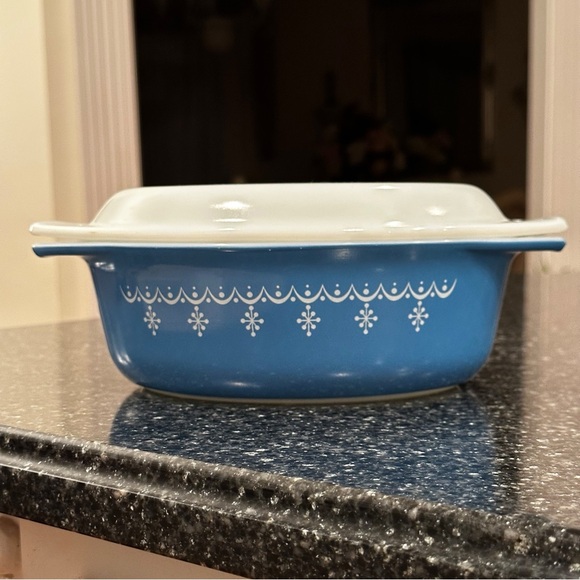 Vintage Pyrex Snowflake Blue 1.5 Quart Casserole Dish With Lid - Picture 7 of 7